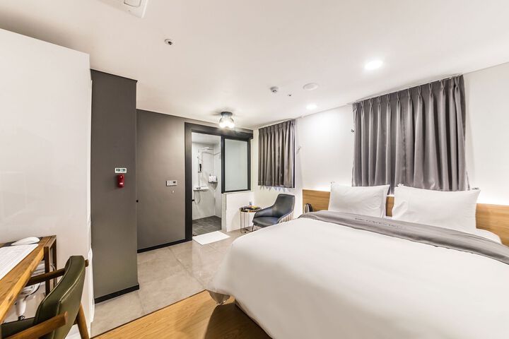 Room 73 of 165