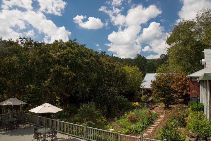 Hotel Exterior 41 of 44