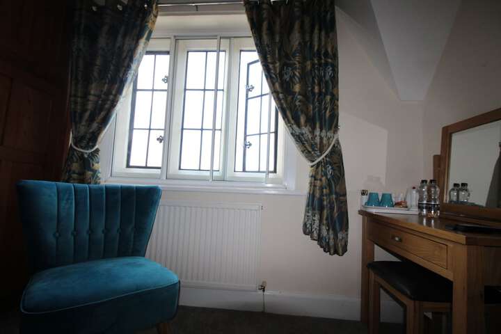 Room 10 of 77