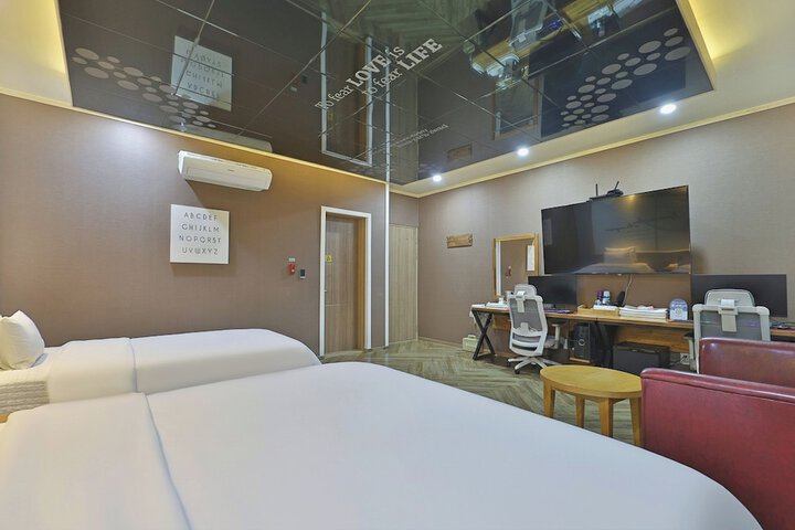 Room 30 of 45