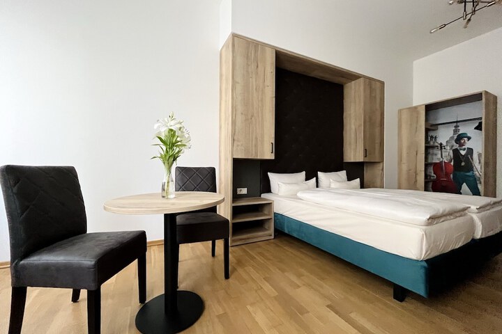 Room 6 of 23