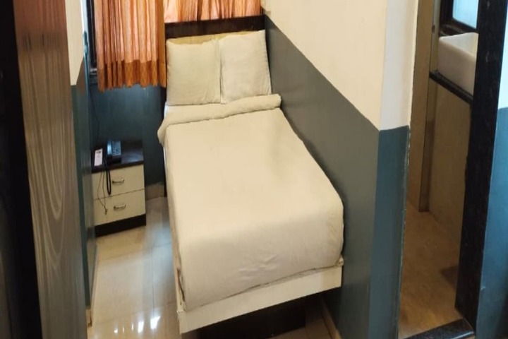 Room 2 of 37
