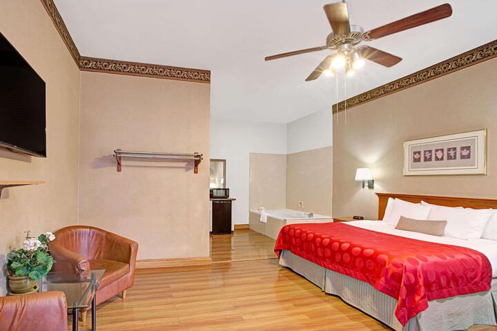 1 King Bed (7 of 16)
