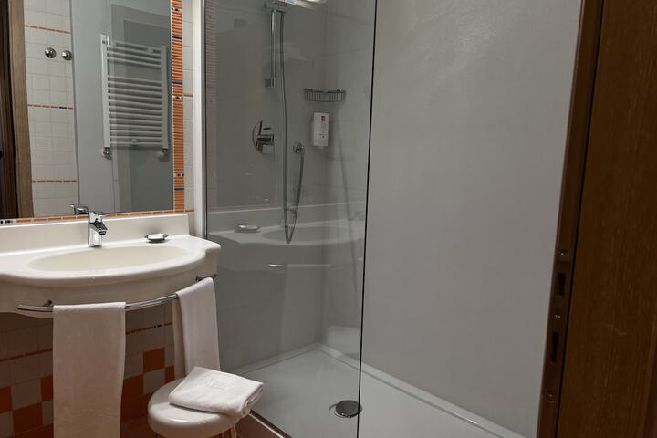 Room 62 of 157