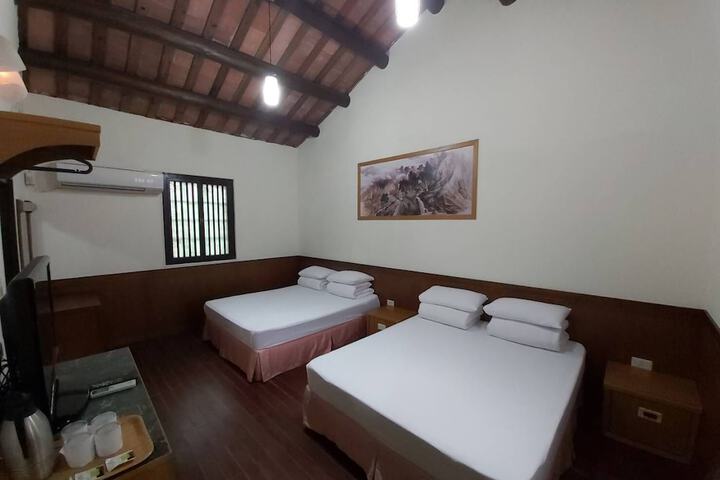 Room 13 of 38