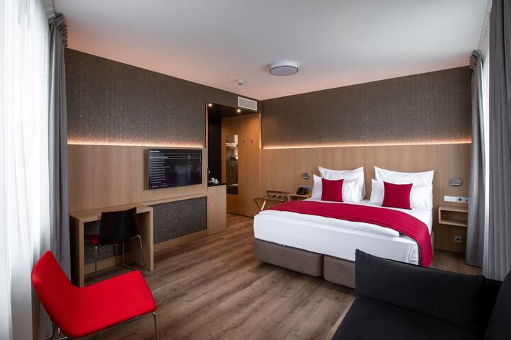 Room 3 of 46