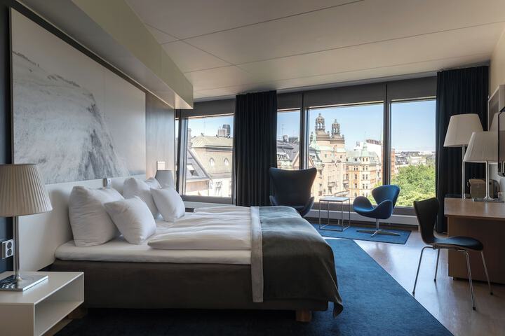 Room 53 of 119