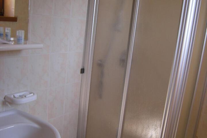 Room 5 of 15