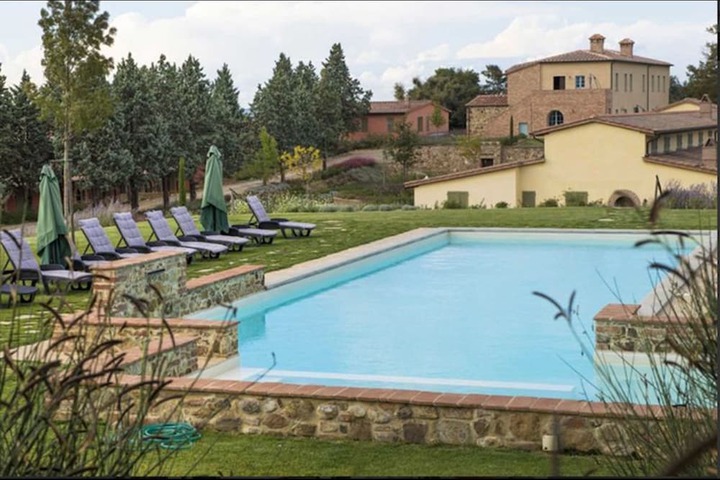 Hotel 8 of 9