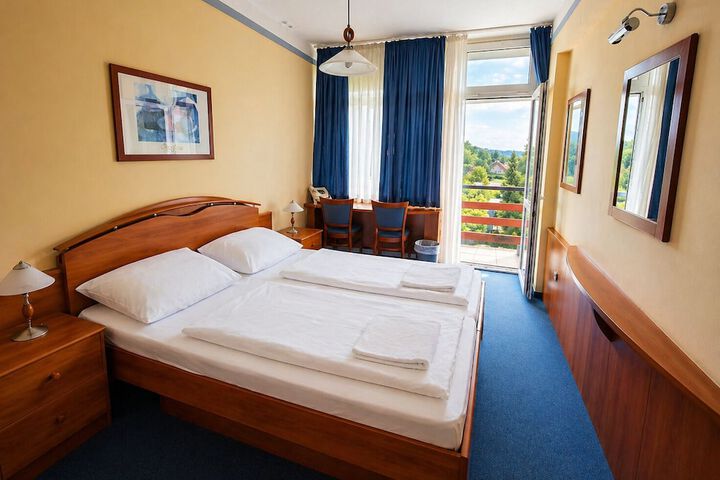 Room 6 of 45