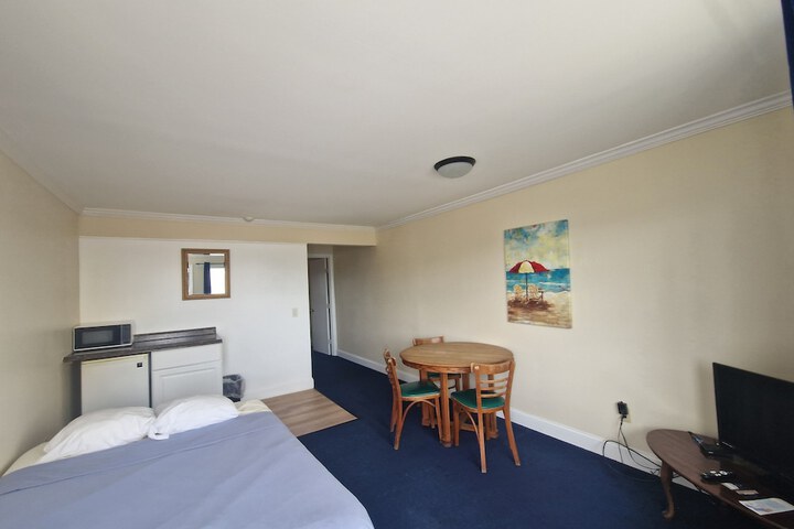 Room 3 of 20