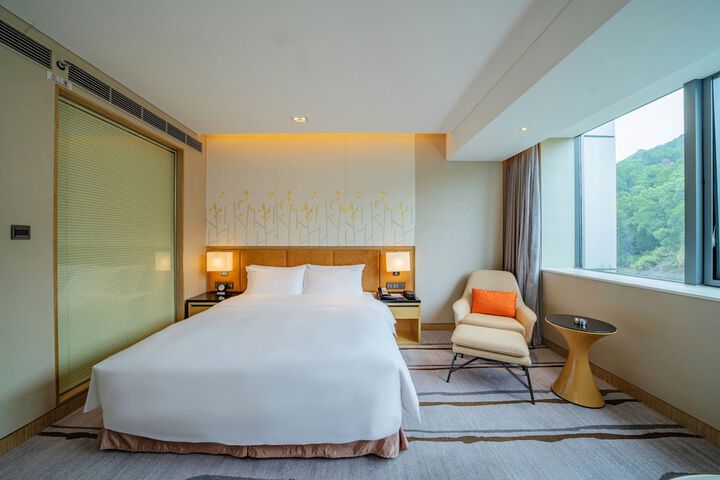 Room 18 of 74