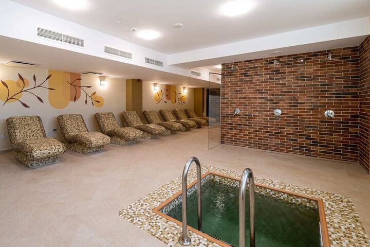 Spa 41 of 51