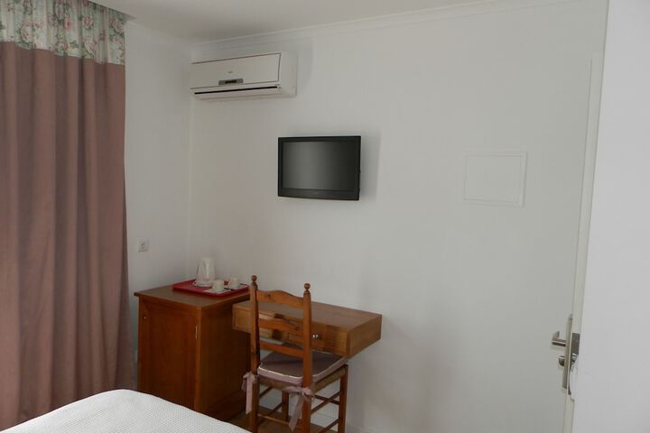 Room 5 of 40