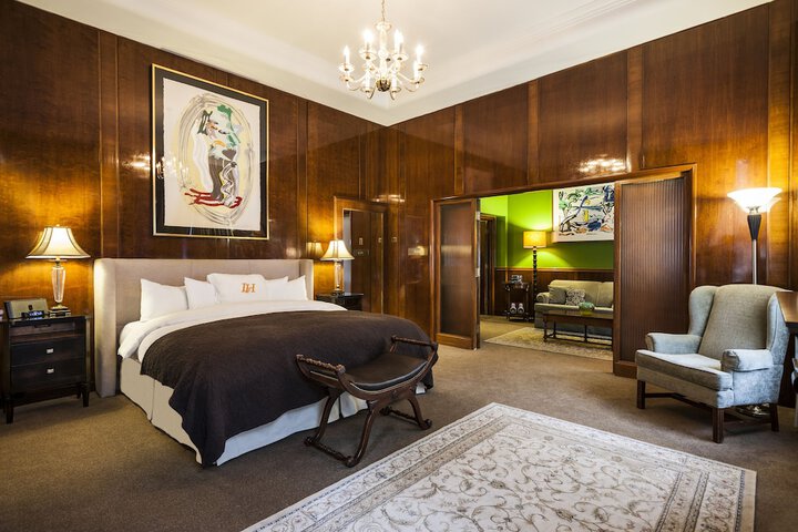 Room 7 of 72