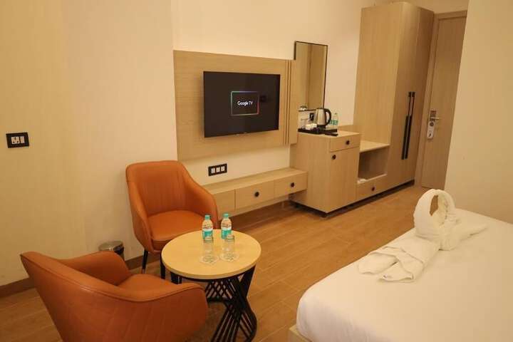 Room 3 of 38