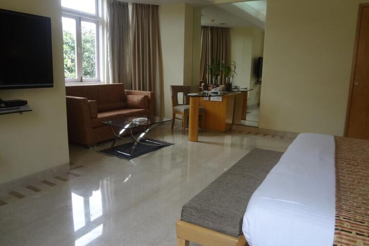 Room 11 of 36