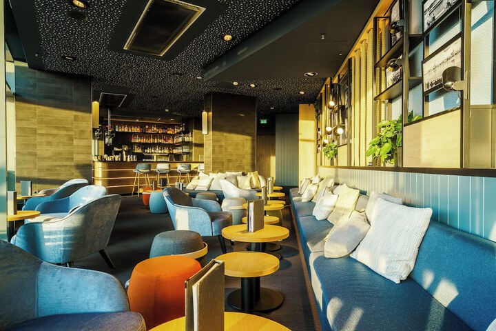 Lounge 60 of 71