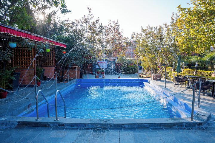 Pool 21 of 42
