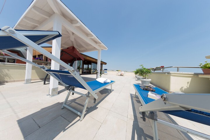 Sundeck 36 of 38