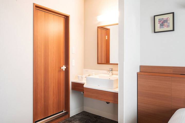 Room 6 of 57