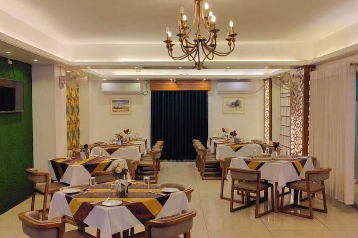 Dining 44 of 75