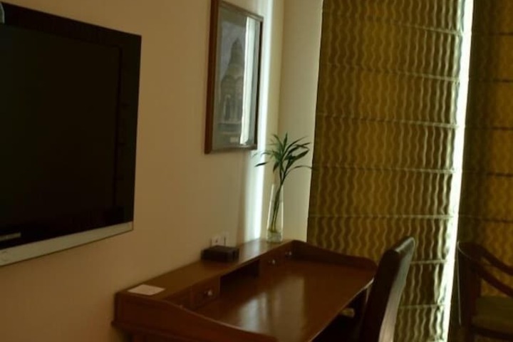 Room 13 of 30