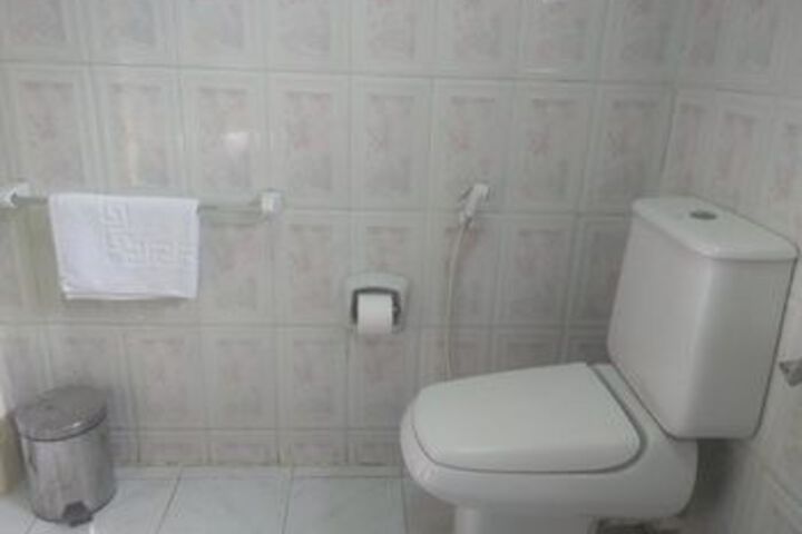 Room 3 of 32