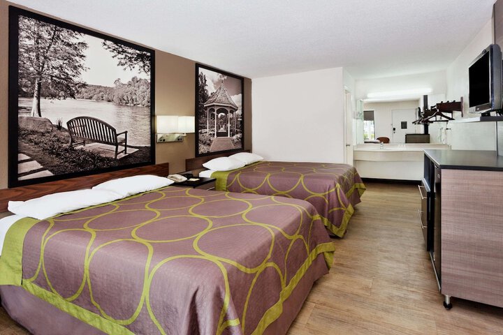 2 Double Beds (1 of 6)