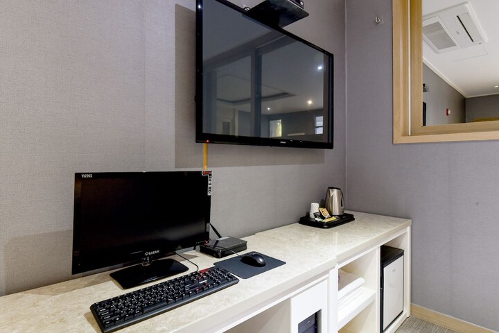 Room 3 of 19