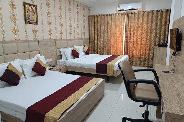 Room 11 of 24