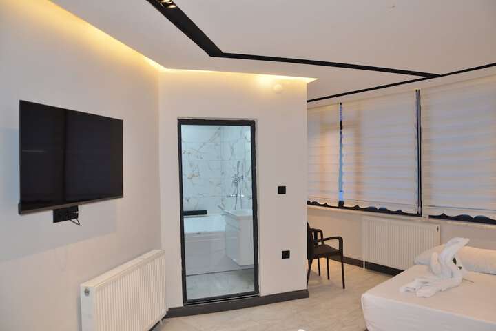 Room 11 of 15