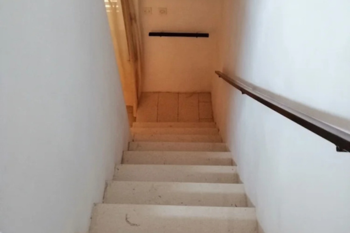 Room 13 of 22