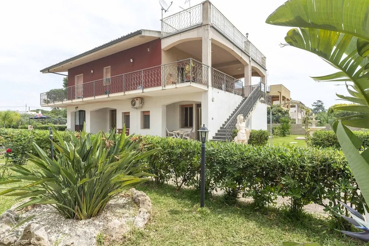 Traditional Holiday Home in Fontane Bianche With Pool