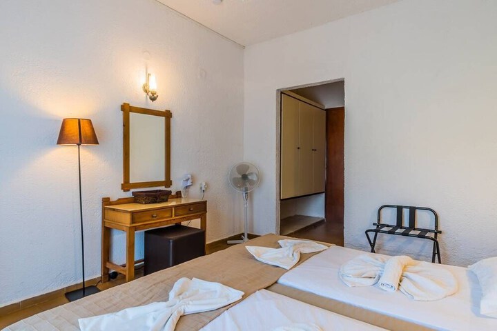 Room 7 of 27