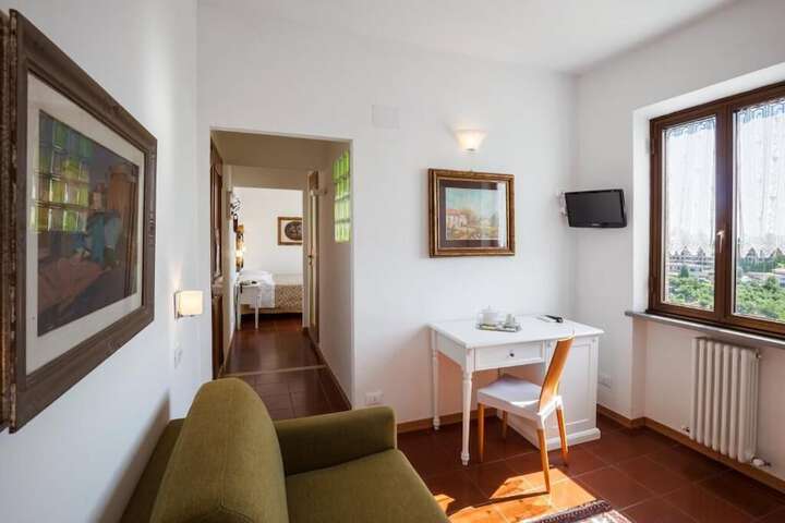 Room 12 of 25