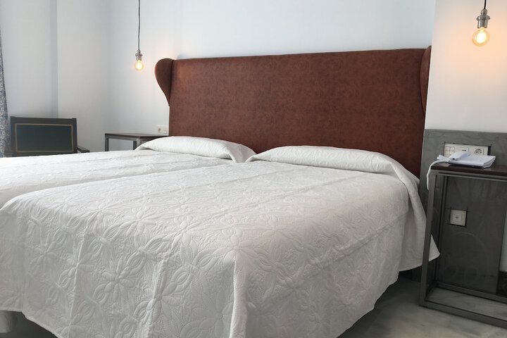 Room 13 of 74