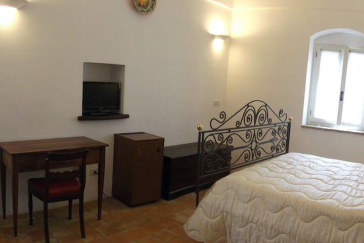 Room 13 of 37