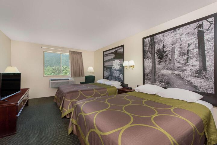 2 Queen Beds (7 of 7)