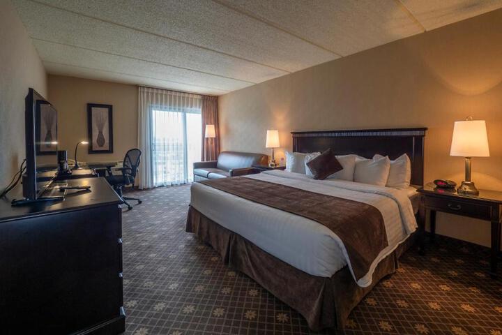 Deluxe King Bed (4 of 5)