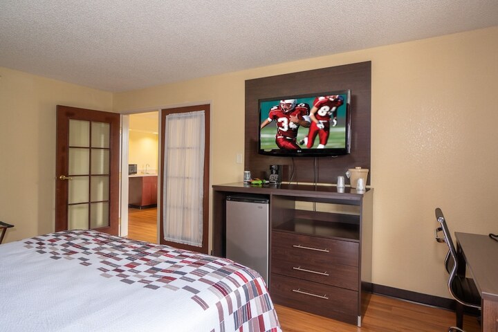 Superior King Bed (11 of 17)