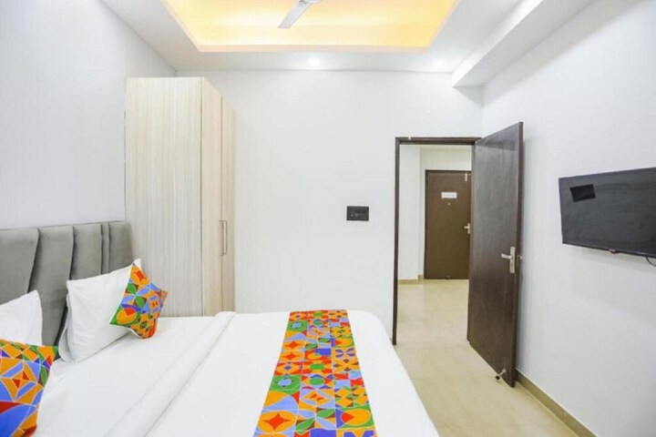 Room 3 of 38