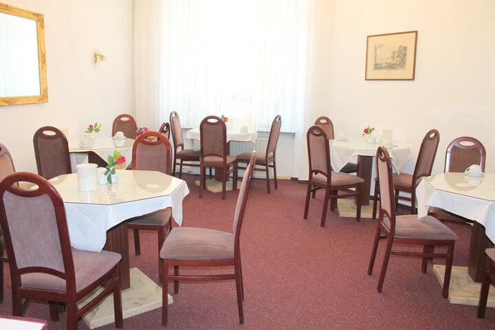 Dining 42 of 51