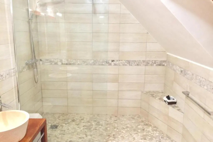 Room 8 of 14