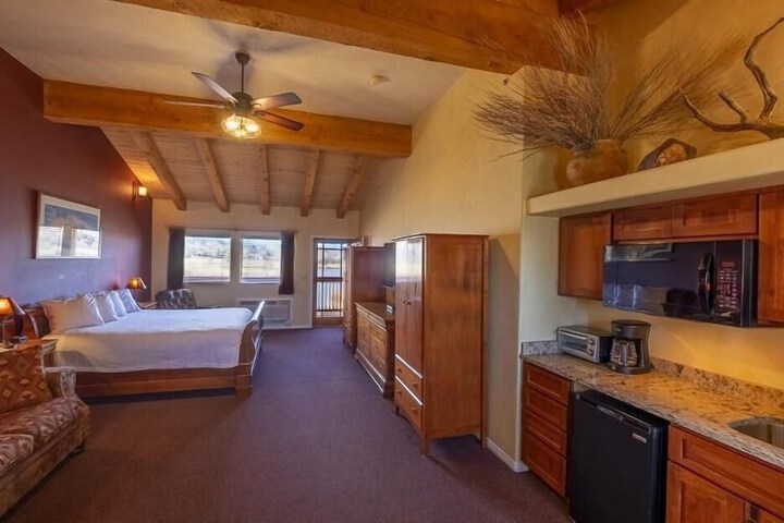 Room 6 of 18