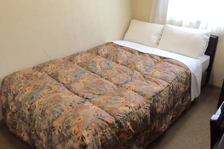 Room 6 of 32