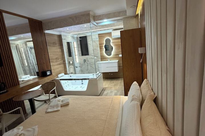 Room 112 of 191