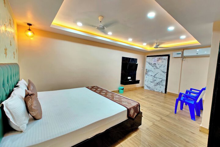 Room 8 of 13