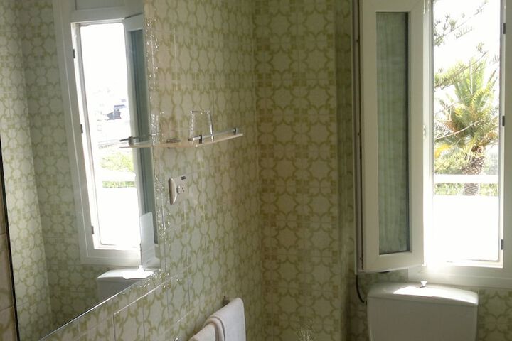 Room 17 of 38