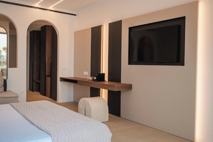 Room 70 of 144
